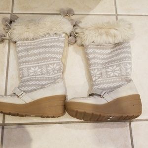 Juicy couture beige/brown sweater winter boots